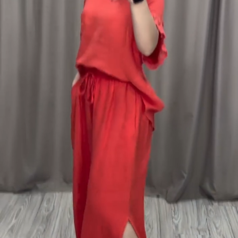 Lässiges Set aus kurzärmligem Oberteil und Hose mit Kordelzug