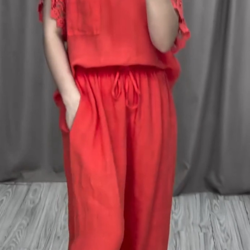 Lässiges Set aus kurzärmligem Oberteil und Hose mit Kordelzug