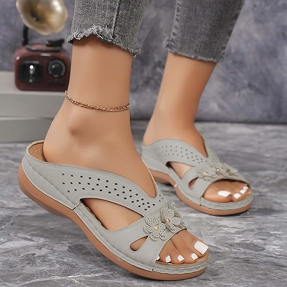 Damen-Sandale aus Leder mit Blumenmuster