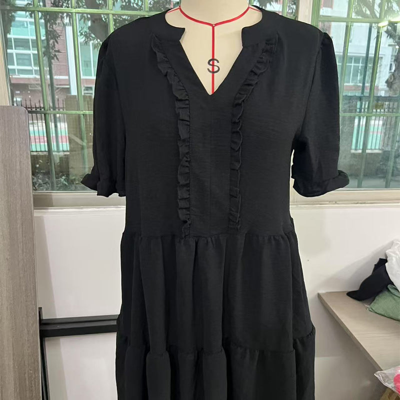 Damen-Stufenkleid mit Rüschenbesatz und V-Ausschnitt
