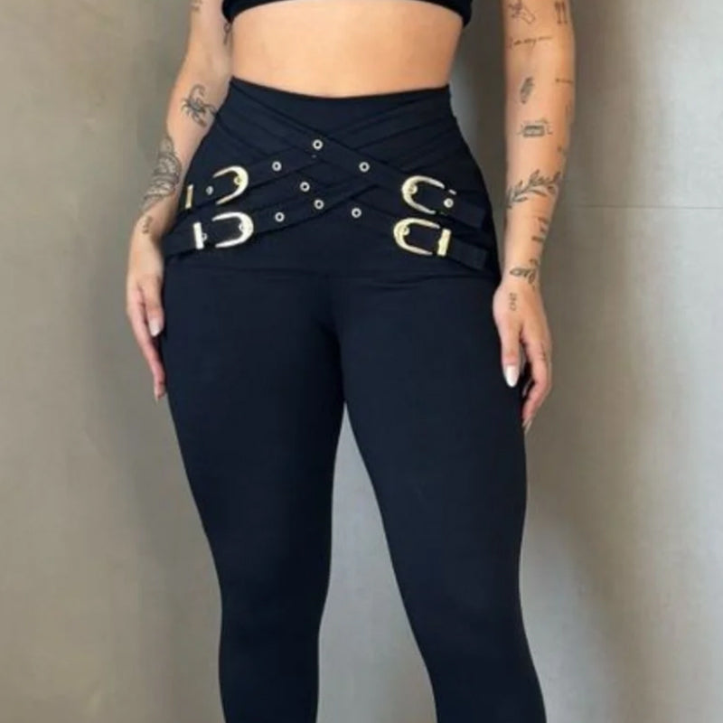 Elastische Skinny-Hose mit hoher Taille und Metallgürteldetail
