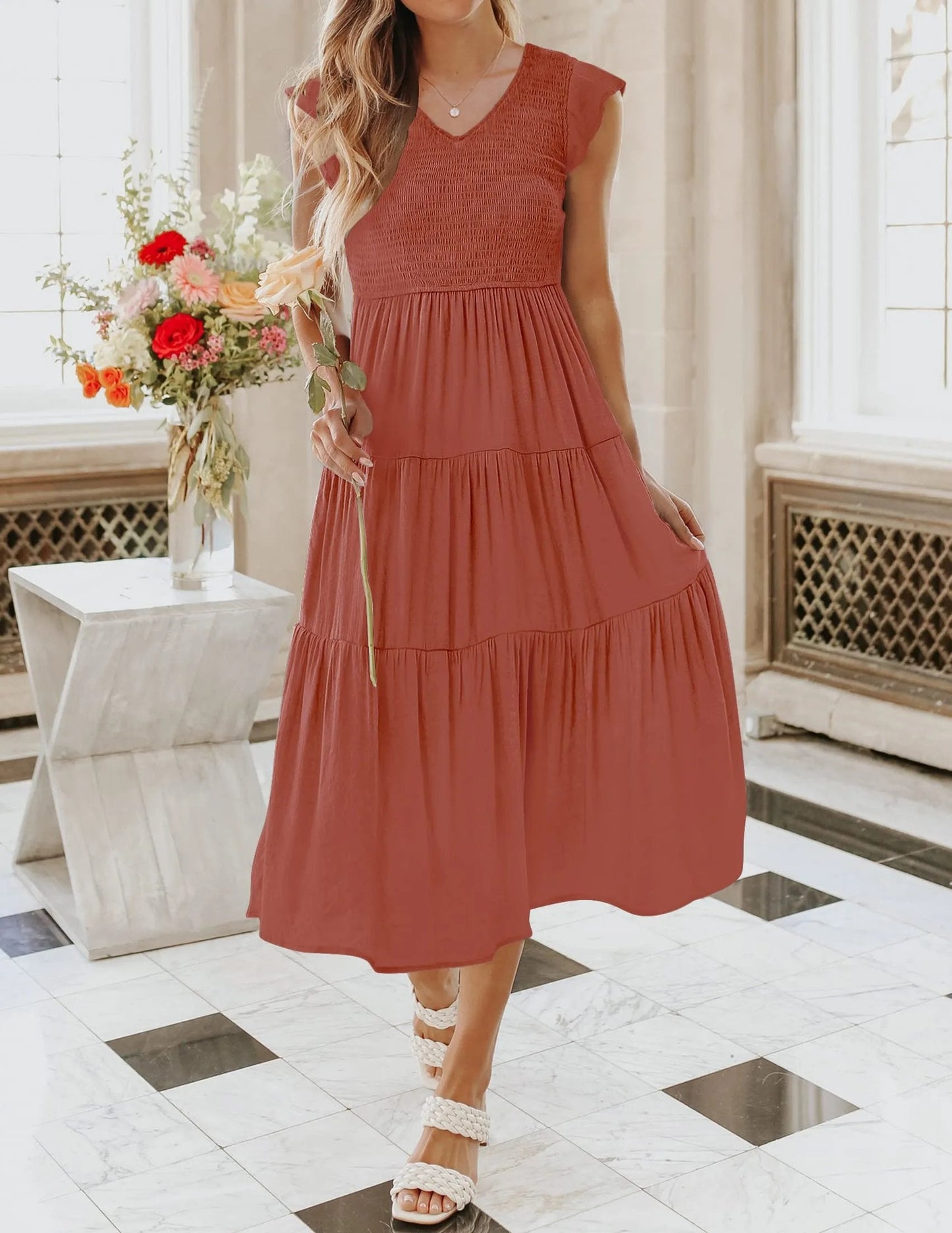Lässiges, kurzes Midikleid für Damen im Sommer