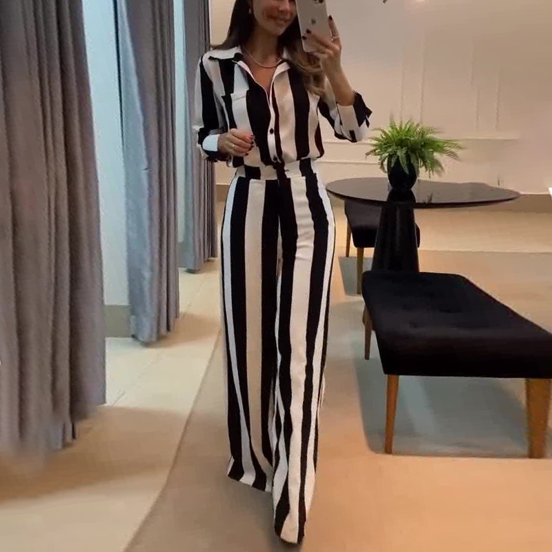 Set aus Hemd mit Zebrastreifen und Hose mit weitem Bein