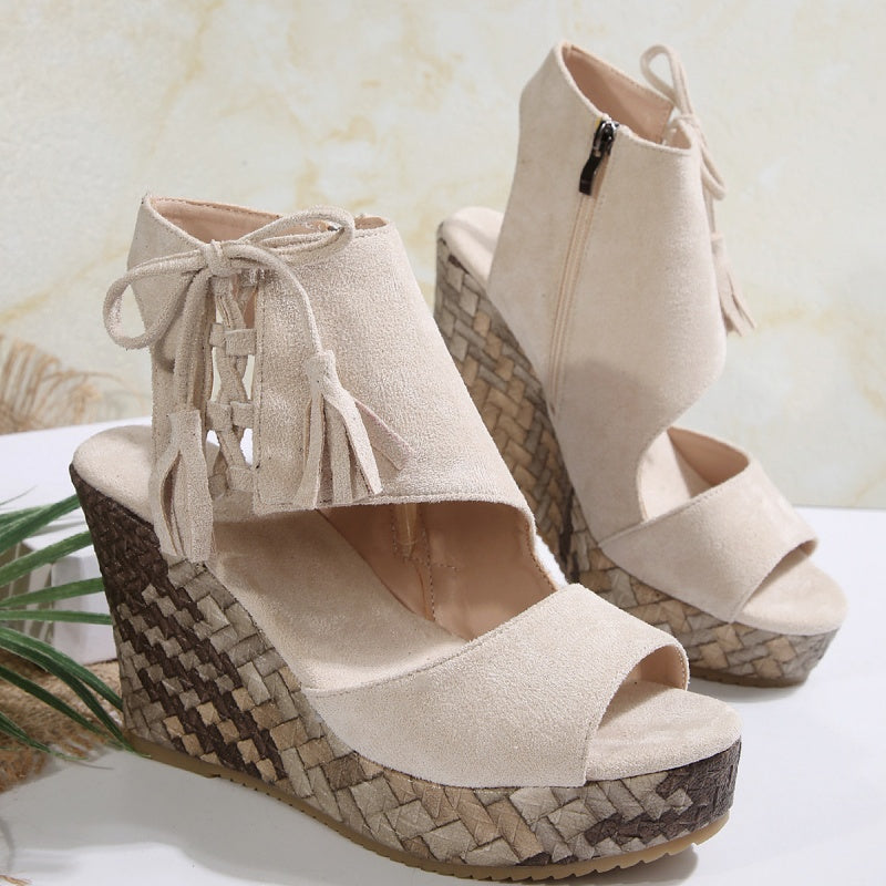 Damen-Sandalen mit offener Zehenpartie und Plateau-Keilabsatz und Quaste