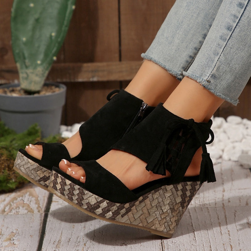 Damen-Sandalen mit offener Zehenpartie und Plateau-Keilabsatz und Quaste