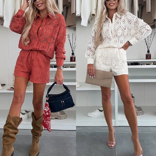 Eleganter Spitzen-Zweiteiler: Bluse und Shorts
