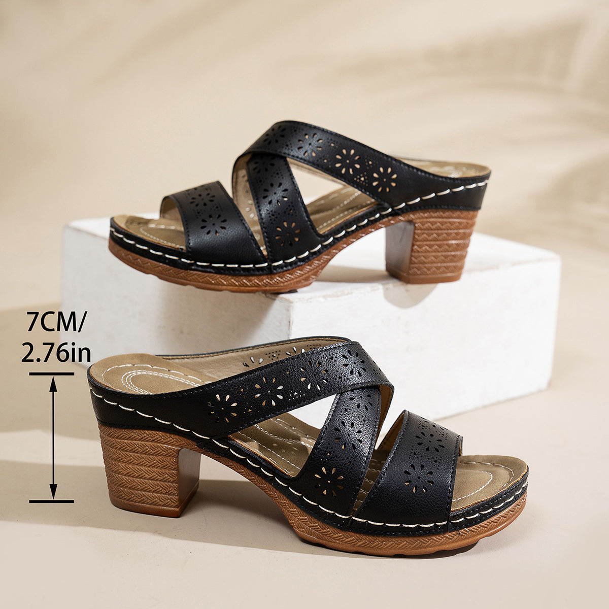 Damen-Sandalen im Vintage-Stil mit ausgehöhlten, klobigen Absätzen