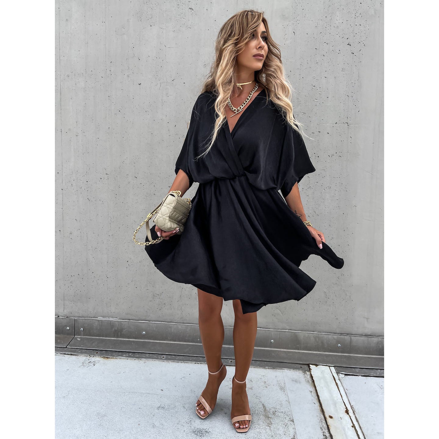 Flatternde Kleider mit lockerer Taille und unregelmäßigem Saum für Damen