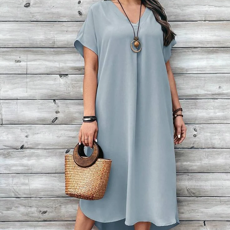 Lässiges Frauenkleid mit V-Ausschnitt