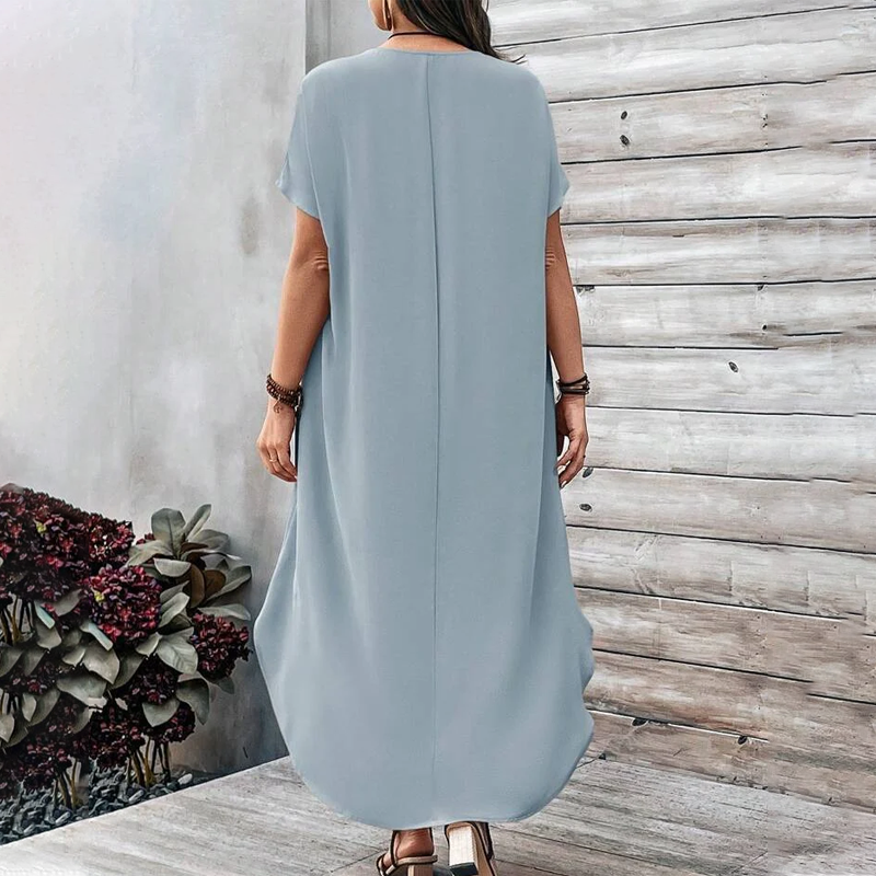 Lässiges Frauenkleid mit V-Ausschnitt