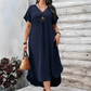 Lässiges Frauenkleid mit V-Ausschnitt