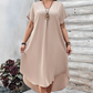Lässiges Frauenkleid mit V-Ausschnitt