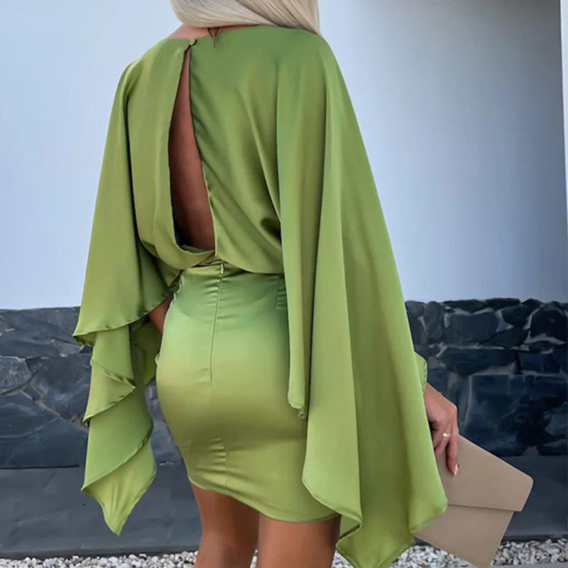 Rückenfreies Kleid mit Fledermausärmeln