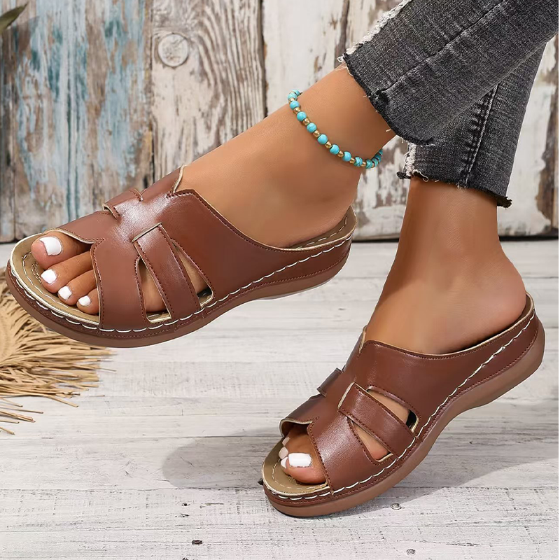 Atmungsaktive, bequeme Sandalen aus Kunstleder mit flacher Sohle für Damen