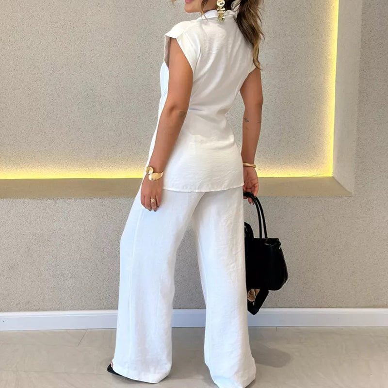 Elegantes Set aus tailliertem Oberteil und lässiger Hose