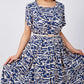 Trendy Damenkleid mit blauem Aufdruck, kurzärmlig, fließend und mit Gürtel