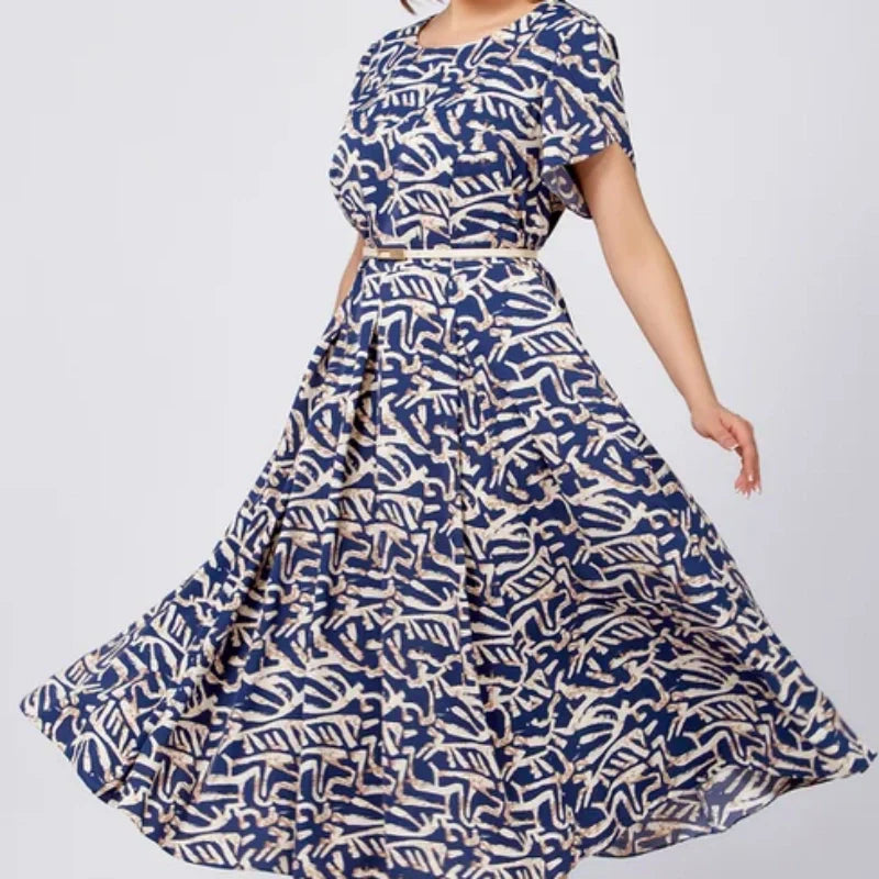 Trendy Damenkleid mit blauem Aufdruck, kurzärmlig, fließend und mit Gürtel