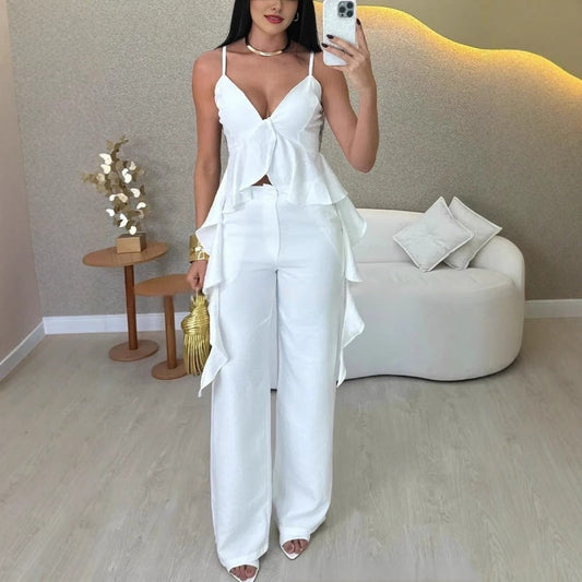 Damenmode-Set mit Spaghetti-Top und weitem Bein und Rüschensaum