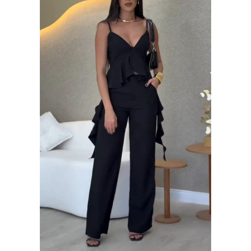 Damenmode-Set mit Spaghetti-Top und weitem Bein und Rüschensaum
