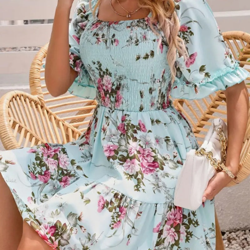 Elegantes, gesmoktes Kleid mit quadratischem Ausschnitt und Blumendruck für Damen
