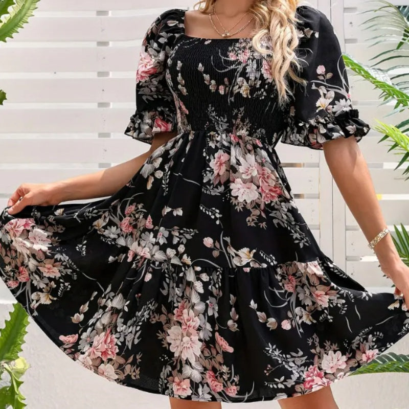 Elegantes, gesmoktes Kleid mit quadratischem Ausschnitt und Blumendruck für Damen