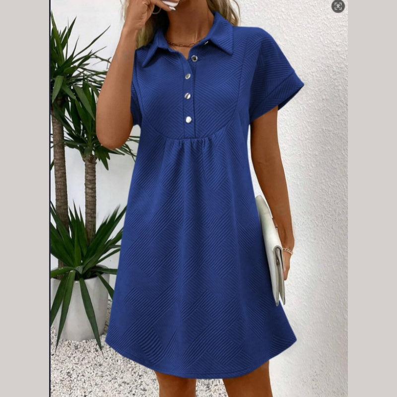 Damenkleid mit einzigartiger geometrischer Textur und kurzen Ärmeln und Revers