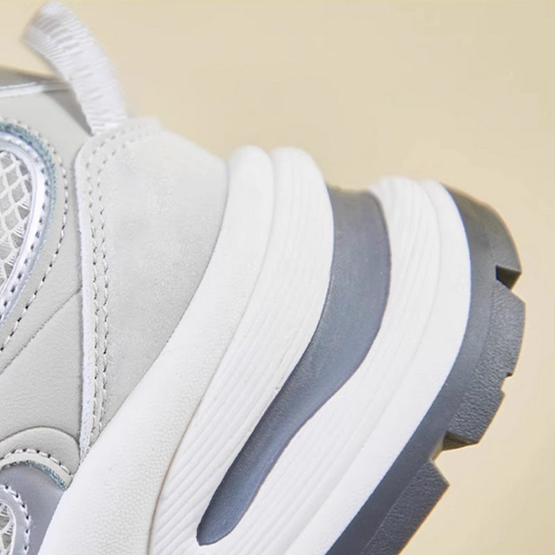 Leichter, atmungsaktiver Freizeit-Sneaker mit dicker Sohle