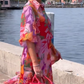 Rotes Chiffonkleid mit Blumenmuster