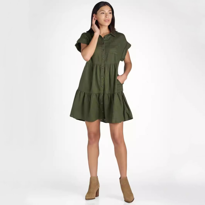 Damenkleid mit Revers und kurzen Ärmeln, plissiert, Button-Down
