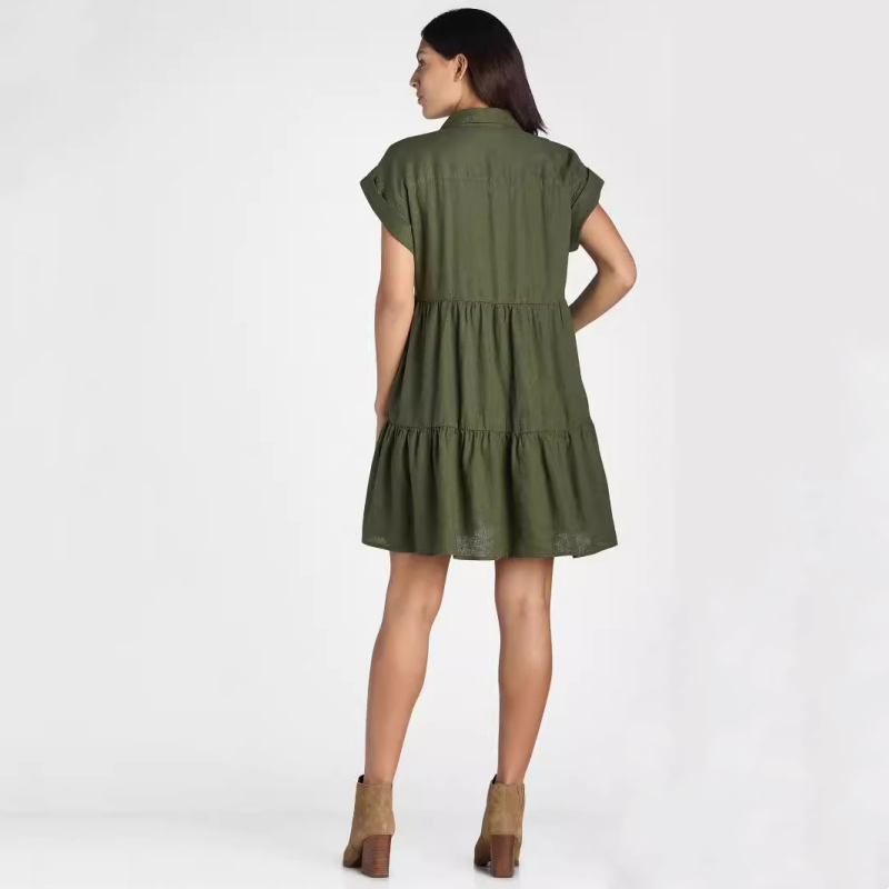 Damenkleid mit Revers und kurzen Ärmeln, plissiert, Button-Down