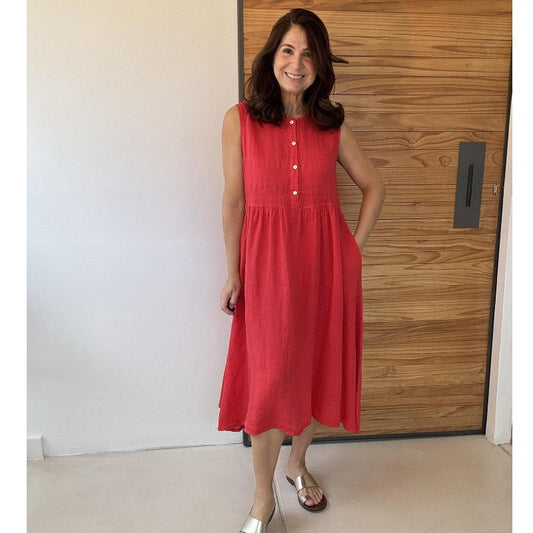 Einfarbiges, ärmelloses Kleid mit Rundhalsausschnitt und Knopfleiste