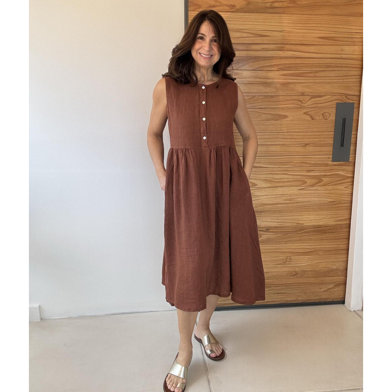Einfarbiges, ärmelloses Kleid mit Rundhalsausschnitt und Knopfleiste