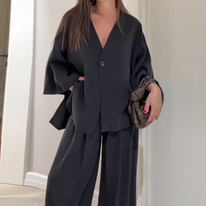 Zweiteiler für Damen: Elegantes Oberteil mit V-Ausschnitt & Hose mit weitem Bein