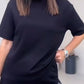 Schlichtes zweiteiliges Damen-Set mit kurzärmligem Oberteil und Hose