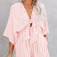 Gestreifte Jumpsuit-Shorts mit V-Ausschnitt für Damen