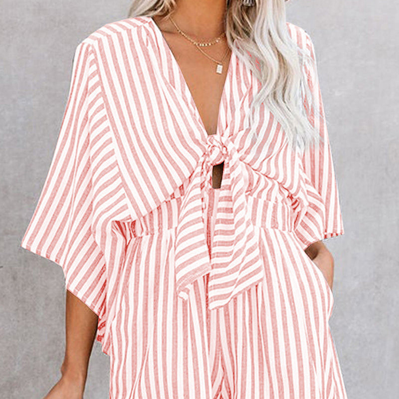 Gestreifte Jumpsuit-Shorts mit V-Ausschnitt für Damen