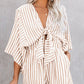 Gestreifte Jumpsuit-Shorts mit V-Ausschnitt für Damen
