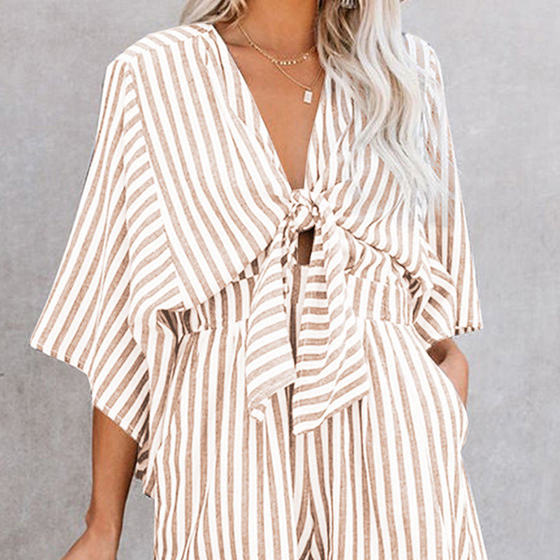 Gestreifte Jumpsuit-Shorts mit V-Ausschnitt für Damen