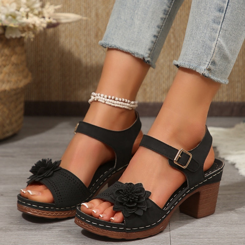 Damen-Sandalen mit Blumenmuster und offener Zehenpartie und dicker Sohle