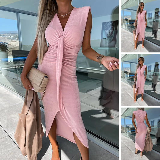 Ärmelloses Kleid mit V-Ausschnitt und figurbetontem Schnitt