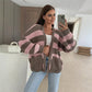 Stylische gestreifte Strickjacke für Damen
