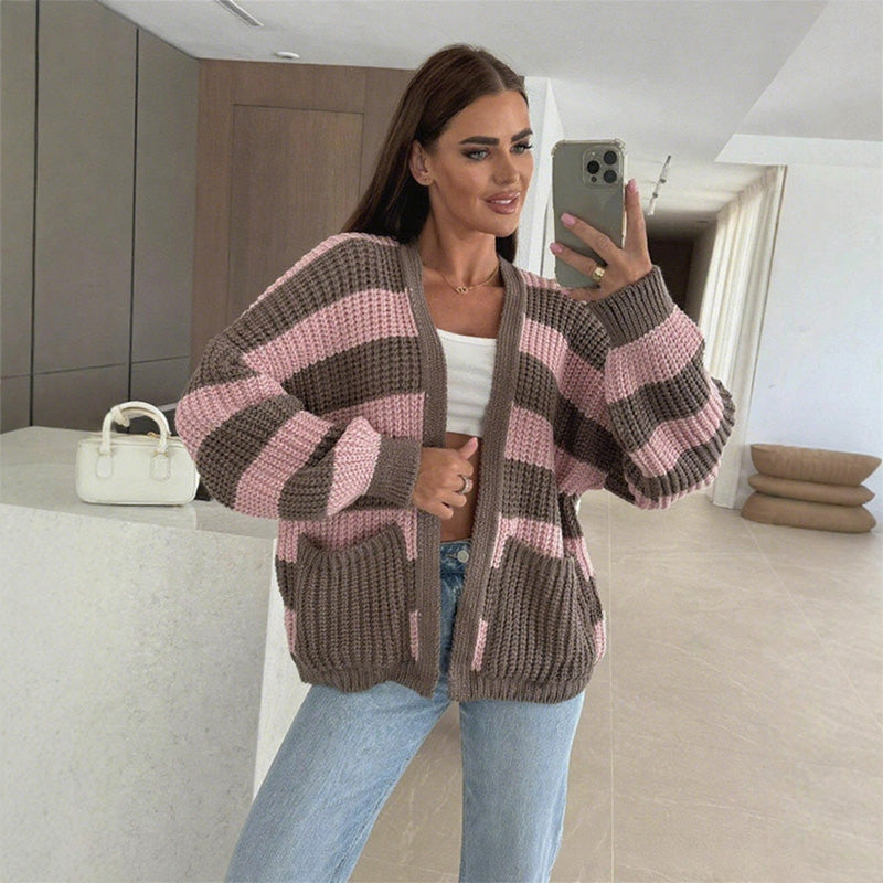 Stylische gestreifte Strickjacke für Damen