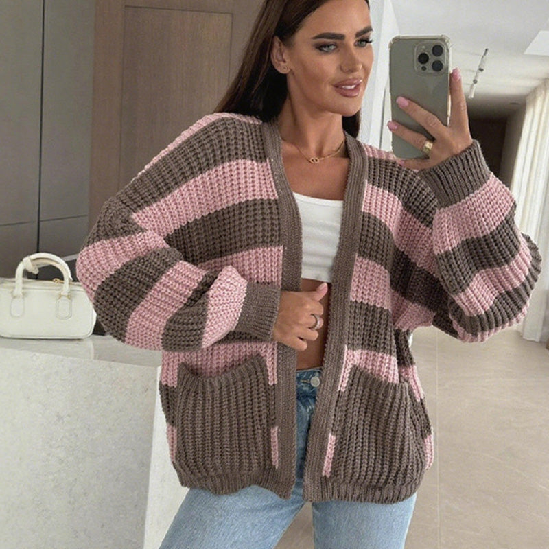 Stylische gestreifte Strickjacke für Damen
