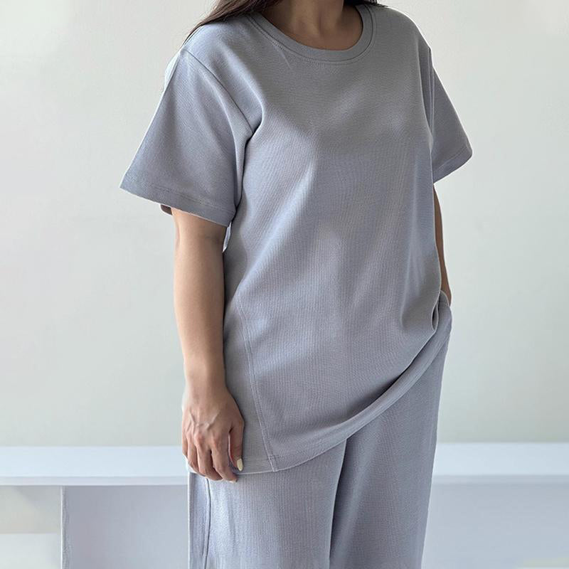 Legerer einfarbiger Zweiteiler für Damen: Top & Hose mit weitem Bein