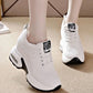 Mesh-Sneaker mit dicker Sohle