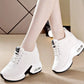 Mesh-Sneaker mit dicker Sohle
