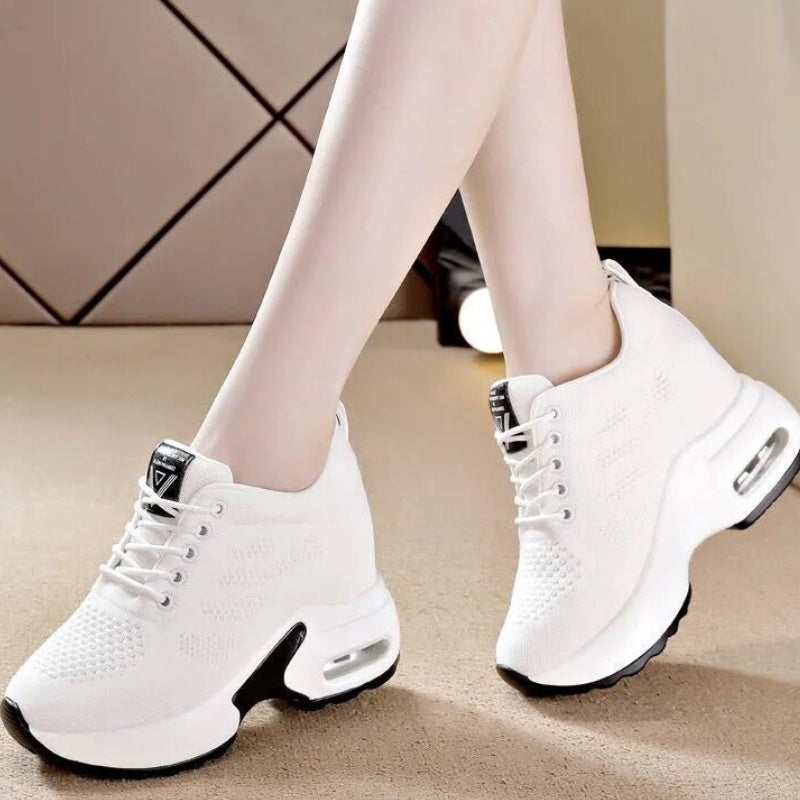 Mesh-Sneaker mit dicker Sohle