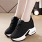 Mesh-Sneaker mit dicker Sohle
