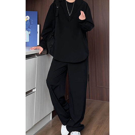 False – Zweiteiliges Set aus Hemd und Hose mit V-Ausschnitt