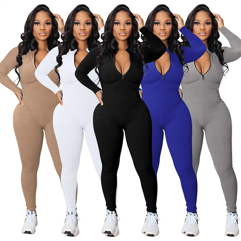 Einfarbiger nahtloser Jumpsuit mit halbem Reißverschluss
